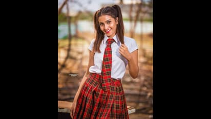 రష్మీతో కలిసి `ఢీ` స్కూల్‌కి వెళ్లిన దీపికా పిల్లి..స్కర్ట్ మరీ అంతపైకా.. గట్టిగా గాలొస్తే కొంపకొల్లేరే!