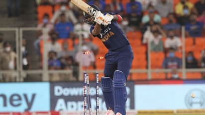 INDvsENG: మొదటి టీ20లో టీమిండియా అదే తడ‘బ్యాటు’... అయ్యర్ తప్ప అంతా...