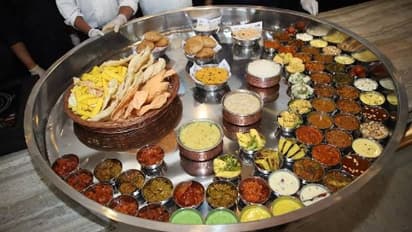 ധോണി കിച്ചടി, കോലി ഖമ്മൻ; ഇത് ക്രിക്കറ്റ് സ്പെഷ്യൽ ഭീമൻ സദ്യ; ചലഞ്ച് ഇതാണ്...