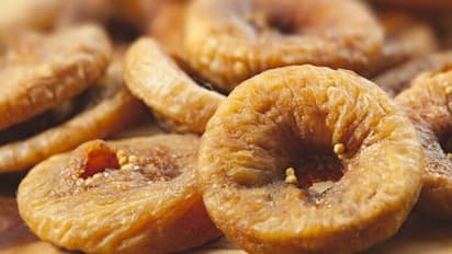 ದಸರಾ, ದೀಪಾವಳಿಗೆ ಬೆಲ್ಲ-ಸಕ್ಕರೆ ಹಾಕದೇ ತಯಾರಿಸಿ ಆರೋಗ್ಯಕರ ಅಂಜೂರ ರೋಲ್ಸ್