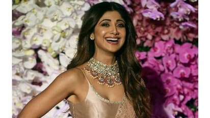 కళ్ళు చెదిరే కాస్ట్లీ కార్లు, రిచ్ హోమ్ లో ఉంటున్న బాలీవుడ్ స్లిమ్ బ్యూటీ  నెలకు ఎంత సంపాదిస్తుందో తెలుసా..