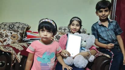 కార్యకర్త బిడ్డ పుట్టినరోజు.. కేటీఆర్ సర్ప్రైజ్ గిఫ్ట్, పాప ఆన్సర్కు మంత్రి ఫిదా