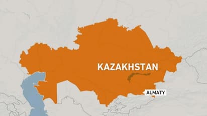 कजाकिस्तान: लैंडिंग के वक्त आसमान में ही आग का गोला बन गया मिलिट्री प्लेन, 4 की मौत, 2 घायल