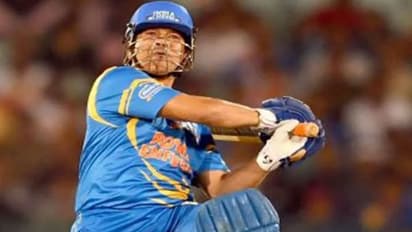 சச்சின் அதிரடி அரைசதம்; டெத் ஓவர்களில் யுவராஜ் சிங் காட்டடி..! 20 ஓவரில் 218 ரன்களை குவித்த இந்தியா லெஜண்ட்ஸ்