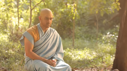 గుండు కొట్టించుకుని సాధువుగా మారిన ధోనీ... మళ్లీ మెగాస్టార్లా మోసం చేయలేరంటూ...