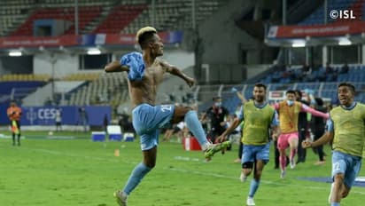 മുംബൈയുടെ തലവര മാറ്റിയവന്; വിജയഗോളുമായി ബിപിന് സിംഗ് ഹീറോ