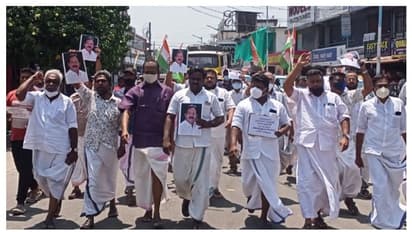 കായംകുളത്ത് അരീത ബാബു വേണ്ട; ഇ സമീറിനായി തെരുവിലിറങ്ങി കോണ്ഗ്രസ് പ്രവര്ത്തകര്