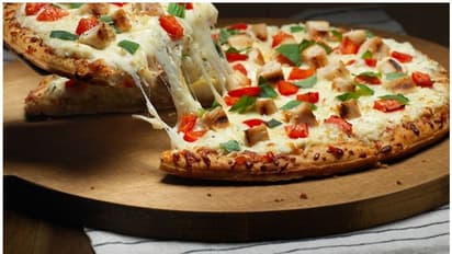 ವೆಜ್ ಬದಲು ನಾನ್ವೆಜ್ ಪಿಜ್ಜಾ ಕೊಟ್ಟಿದ್ದಕ್ಕೆ 1 ಕೋಟಿ ಪರಿಹಾರ!