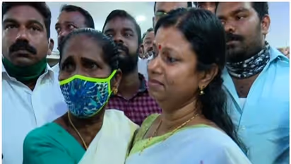 'കരഞ്ഞത് പ്രവർത്തകരുടെ സ്നേഹം കണ്ട്'; നാടകമെന്ന് മനുഷ്യത്വമുള്ളവരാരും പറയില്ലെന്ന് ബിന്ദു കൃഷ്ണ