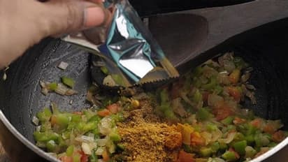 সহজ রেসিপিতে বাড়িতে বানিয়ে নিন ম্যাগির মশলা, হাত চেটে খাবে পরিবারের খুদেরা