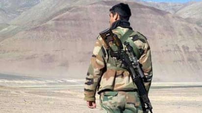 Kashmir: భారత ఆర్మీ జవాను మిస్సింగ్.. సైన్యం, పోలీసుల ముమ్మర గాలింపు