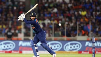 അരങ്ങേറ്റത്തില്‍ നേരിട്ട ആദ്യ പന്ത് തന്നെ സിക്‌സ്; കിഷന്റെ പിറന്നാള്‍ ആഘോഷം റെക്കോഡുകളോടെ