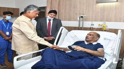 బొజ్జల గోపాలకృష్ణ రెడ్డికి చంద్రబాబు పరామర్శ...