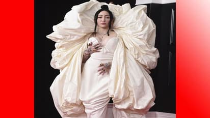 Grammy Awards में ड्रेसिंग ब्लंडरः आप भी देखें बेहद अजीबोगरीब कपड़ों में पहुंचे सेलेब्स की तस्वीर