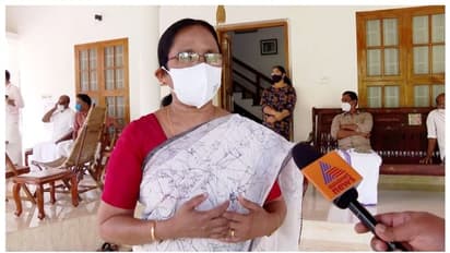 മുഖ്യമന്ത്രി വീട്ടിൽ ക്വാറന്റീനിൽ; ഡിസ്ചാർജിൽ പ്രോട്ടോക്കോൾ ലംഘനമില്ലെന്നും കെകെ ശൈലജ