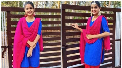 'ഫോട്ടോയ്ക്ക് മുന്നില് നില്ക്കുന്ന ഒരു പെണ്കുട്ടി', ഫോട്ടോകളുമായി അനശ്വര രാജൻ