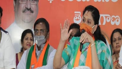 ఫిర్యాదు కోసం ఎదురు చూస్తారా..? విజయ శాంతి ఫైర్