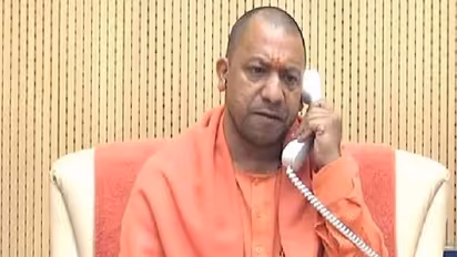 यूपी में CM दफ्तर का भी फोन नहीं उठा रहे कमिश्नर और DM, सरकार ने जारी किया नोटिस..जानिए पूरा मामला