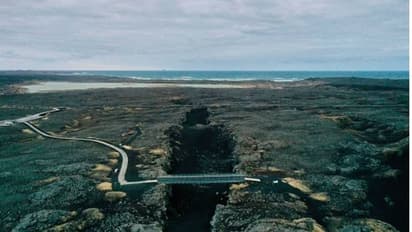 20 ദിവസത്തിനുള്ളിൽ 40,000 ഭൂകമ്പങ്ങൾ, ഇനി സംഭവിക്കാൻ പോകുന്നതെന്ത്? ഉറക്കം കിട്ടാതെ ജനങ്ങൾ