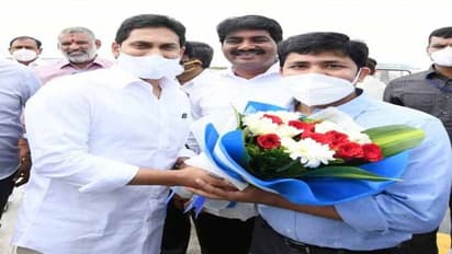 తిరుపతి ఎంపీ స్థానానికి ఉపఎన్నిక: టీడీపీ, వైసీపీ అభ్యర్ధుల ప్రకటన, ఇంకా ఖరారు చేయని బీజేపీ