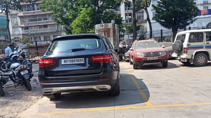 एंटीलिया केस: घर के पास खड़ी SUV का असली नंबर प्लेट मिला, NIA ने ब्लैक मर्सिडीज भी जब्त किया