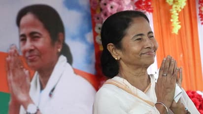 Mamata Banerjee writes to Arvind Kejriwal; extends support over NCT bill
