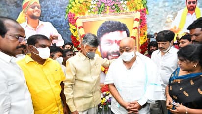 మాజీ ఎంపీ మాగంటి బాబు ఇంట విషాదం... కుటుంబాన్ని పరామర్శించిన చంద్రబాబు (ఫోటోలు)