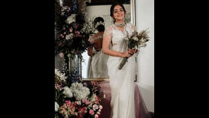 തൂവെള്ള വിവാഹ സാരി, ട്രെൻഡി ബ്ലൗസ്; ക്രിസ്ത്യൻ മണവാട്ടിയായി അണിഞ്ഞൊരുങ്ങി അഹാന