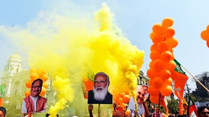 प. बंगाल में 27 मार्च से वोटिंग, लेकिन इस जिले में तो पहले से मतदान शुरू, 80 साल की महिला ने डाला पहला वोट