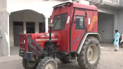 किसान ने बनवाया बुलेट प्रूफ ट्रैक्टर, बोला-हर वक्त रहता है मौत खतरा..लगे हैं AC और CCTV कैमरे