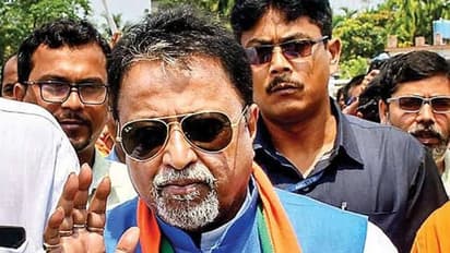 'দল বদলের জল্পনা তুঙ্গে', মুকুলকেই কি  PAC-র চেয়ারম্যান করছে BJP