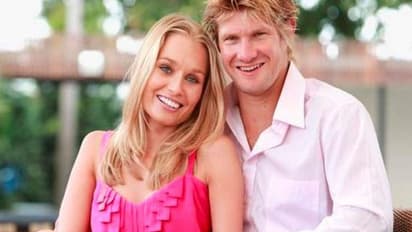 ক্রীড়া সঞ্চালিকার রূপ ও  কথার জাদুতে হারিয়েছেন মন, বানিয়েছেন জীবন সঙ্গী, চিনে নিন এমন ক্রিকেটারদের