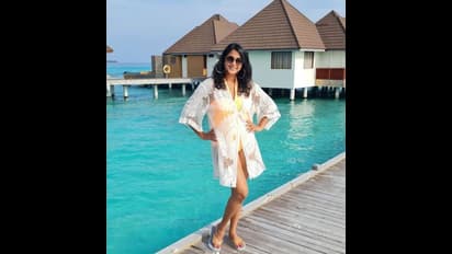 39 வயதிலும் இப்படியா? பிகினி உடை கவர்ச்சியில் இணையத்தை அலறவிட்ட அஜித் பட நாயகி!