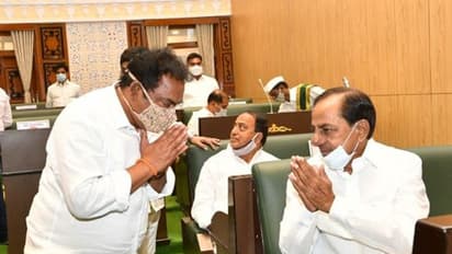 అసెంబ్లీలోనే... ఆ ఎమ్మెల్యేను దగ్గరకు పిలుచుకుని ప్రశంసించిన కేసీఆర్