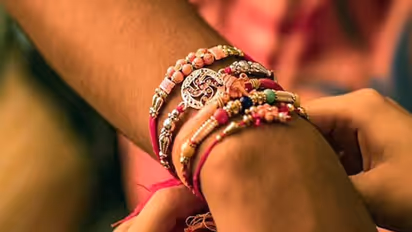 ലൈംഗിക അതിക്രമ കേസില് ജാമ്യം കിട്ടാന് രാഖി കെട്ടണമെന്ന് വിചിത്ര വിധി; സുപ്രീം കോടതി റദ്ദാക്കി