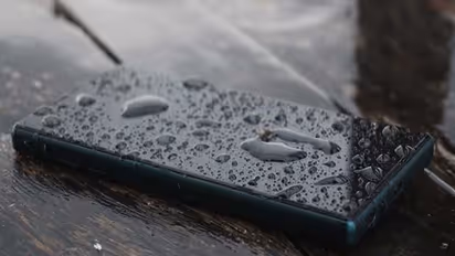 ನಿಮ್ಮ ಫೋನ್ ಆಕಸ್ಮಿಕವಾಗಿ ನೀರಿಗೆ ಬಿದ್ದರೆ ಈ ತಪ್ಪು ಮಾಡಬೇಡಿ!