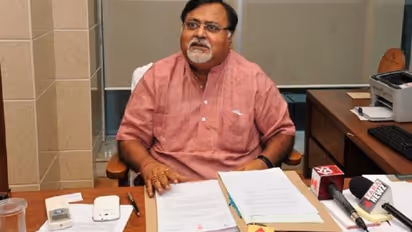 রাজ্য বিধানসভায় পূর্ণাঙ্গ বাজেট পেশ করবেন পার্থ চট্টোপাধ্য়ায়, বাড়তি নজর কি শহরে