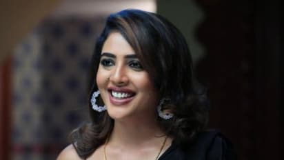 ಸೊಂಟದ ವಿಸ್ಯ, ಬೇಡವೋ ಸಿಸ್ಯ ಅಂತಿದ್ದಾರೆ ಸಾರಾ ಅಣ್ಣಯ್ಯ!