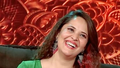 చిరంజీవి పాటకి స్టెప్పేస్తూ అనసూయ రచ్చ.. ఇటలీలో థైస్‌ షో..