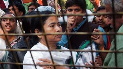 ফলাফল যাই হোক, রাজনৈতিক জীবনের সবচেয়ে গুরুত্বপূর্ণ বাঁকের মুখে মমতা বন্দ্যোপাধ্যায়