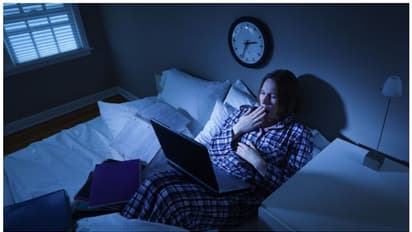 Vastu Tips- রাতে শোওয়া নিয়ে সমস্যা, কোন দিকে মাথা দিয়ে ঘুমোলে কী ফল এবার জেনে নিন