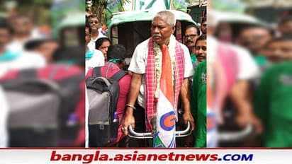 খৈনি ডলতে ডলতে রিকশা চালিয়ে মনোনয়ন দিতে এলেন প্রার্থী, দেখে-শুনে বিস্মিত চুঁচুড়া