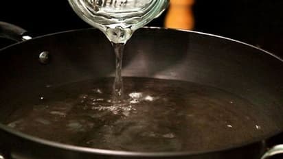 മുഖക്കുരു വരാതിരിക്കാൻ ശ്ര​ദ്ധിക്കാം ഈ 6 കാര്യങ്ങൾ