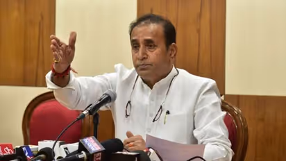 పార్లమెంట్ ను షేక్ చేసిన.. మహారాష్ట్ర రూ .100 కోట్ల వసూల్ స్కాం...