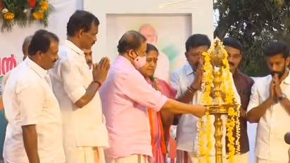 ശോഭയ്ക്കായി കഴക്കൂട്ടത്ത് പ്രചാരണത്തിനെത്തി മുരളീധരൻ, മാധ്യമങ്ങൾക്ക് വിമർശനം