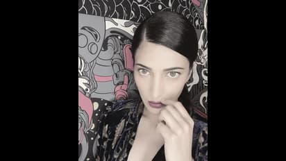 తనలోని మరో యాంగిల్‌ చూపిస్తానంటోన్న శృతి హాసన్‌.. క్రేజీ పిక్స్ తో చంపేస్తున్న `వకీల్‌సాబ్‌` బ్యూటీ