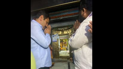 ಕೊಪ್ಪಳ: ಮಿರ್ಚಿ ಭಜಿ ಸ್ವತಃ ಹಾಕಿ ತಿಂದ ಬಿ.ವೈ.ವಿಜಯೇಂದ್ರ