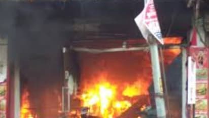 यूपी में एक साथ 18 गैस सिलेंडर फटे, लगी भीषण आग, जानिए पूरा मामला