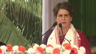 '22 കാരിയുടെ ട്വീറ്റിൽ വിഷമമുണ്ട്, പക്ഷേ അസ്സം പ്രളയത്തിൽ മിണ്ടുന്നില്ല', മോദിയെ കടന്നാക്രമിച്ച് പ്രിയങ്ക