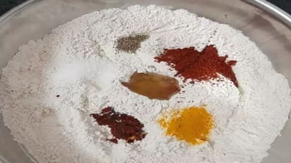 शनिवार की बची हुई खिचड़ी से बनाएं स्वादिष्ट पराठे, फेंकने की नहीं पड़ेगी जरुरत